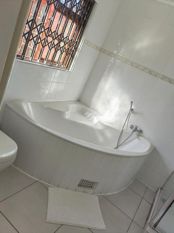 Obaa Sima Guest House Mthatha Buitenkant foto